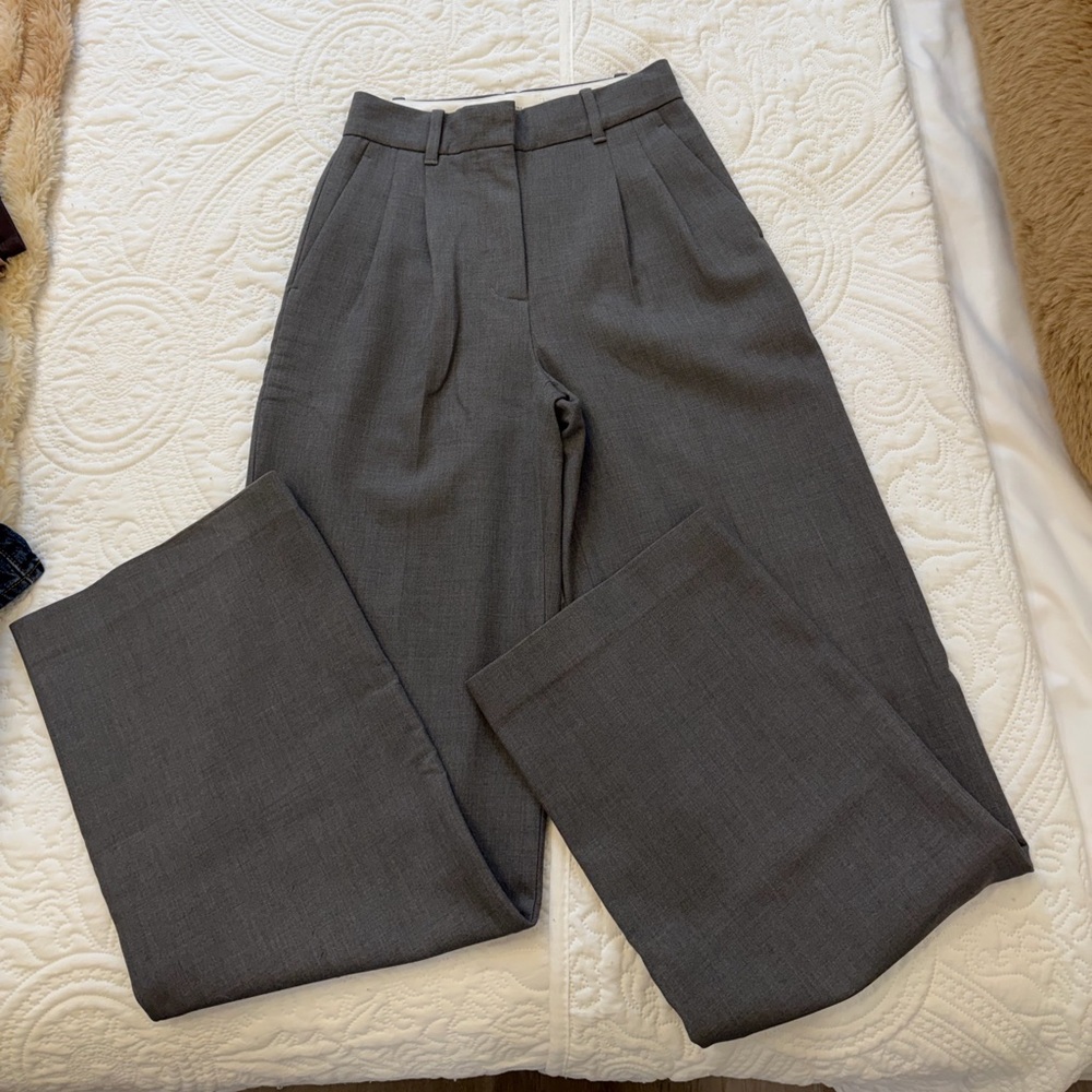 Aritzia Effortless Ressential Pants🩶